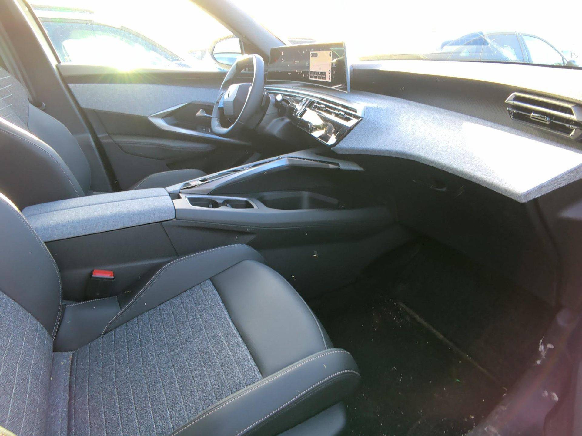 PEUGEOT 5008 ALLURE Hybrid 145 CV e-DCS6 