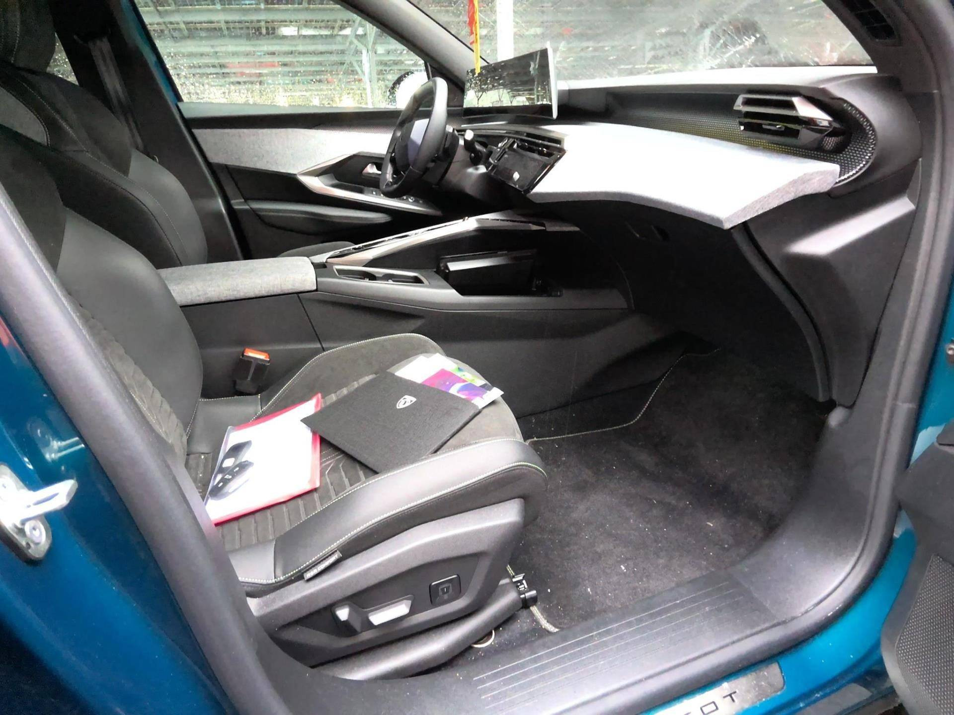 PEUGEOT 5008 GT Hybrid 145 CV e-DCS6 