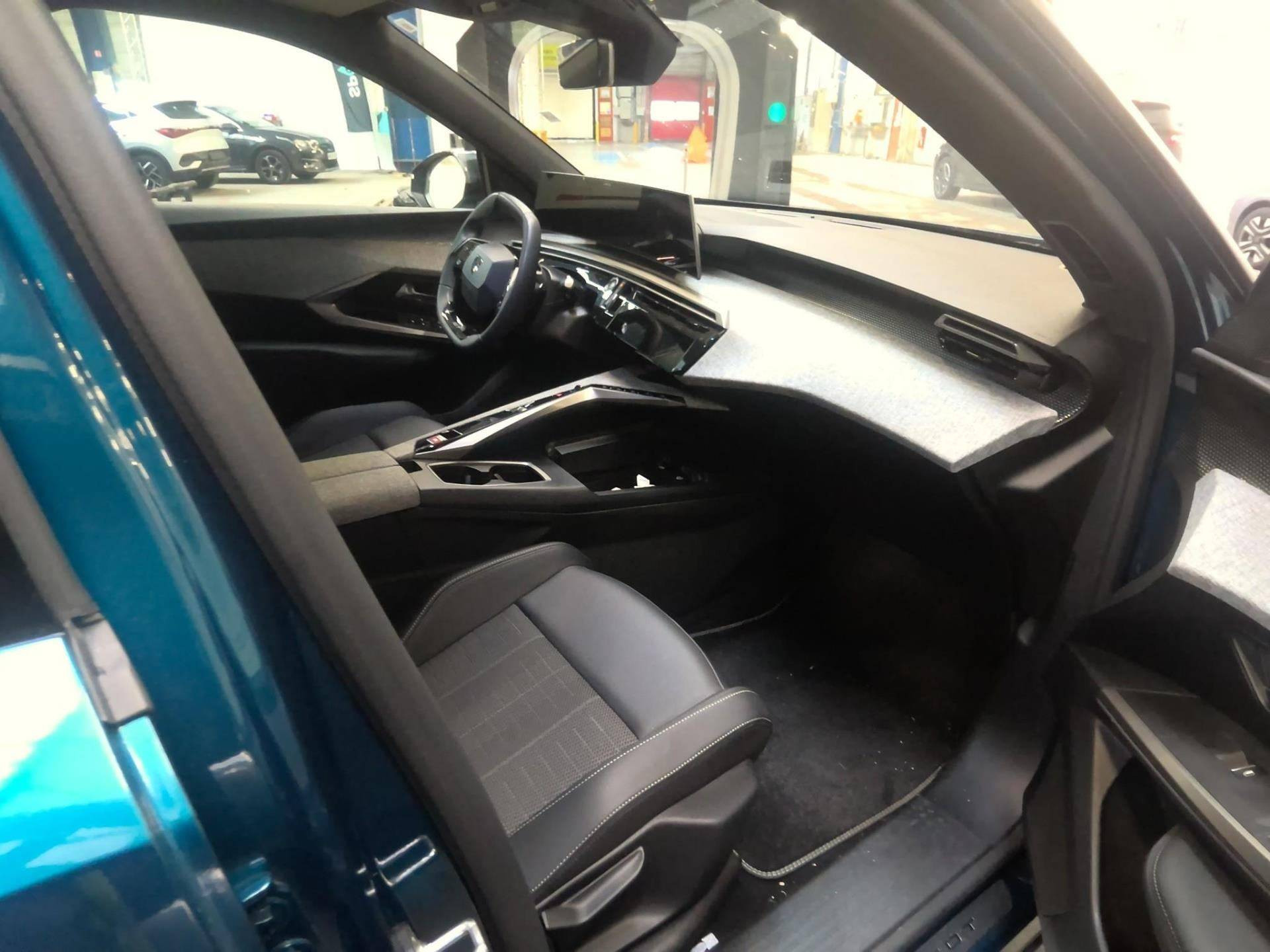 PEUGEOT 5008 GT Hybrid 145 CV e-DCS6 