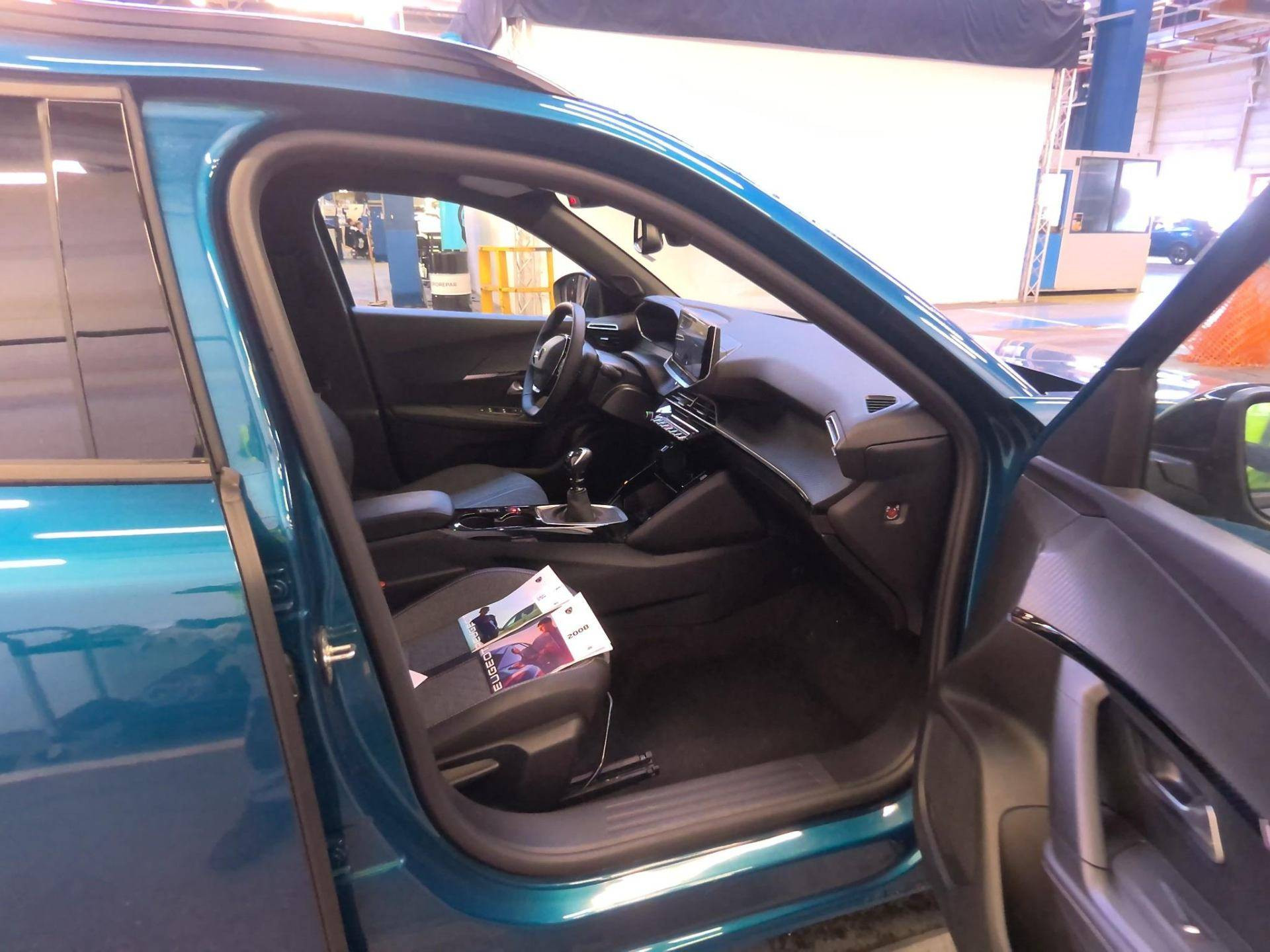 PEUGEOT 2008 ALLURE PURETECH 100 CV BVM6
