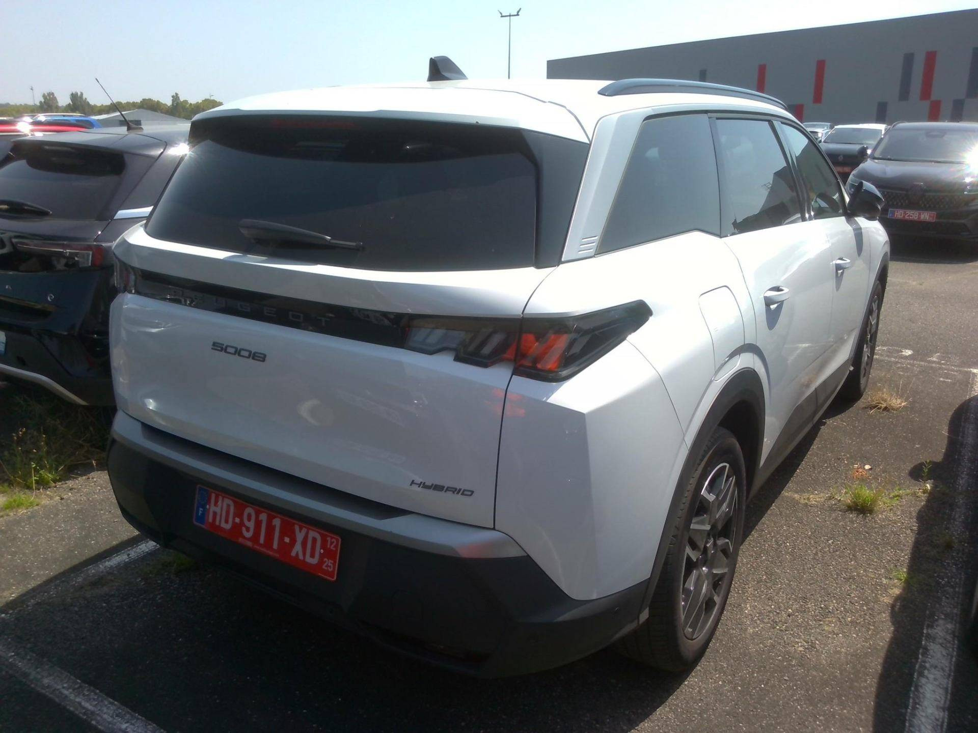 PEUGEOT 5008 ALLURE Hybrid 145 CV e-DCS6 