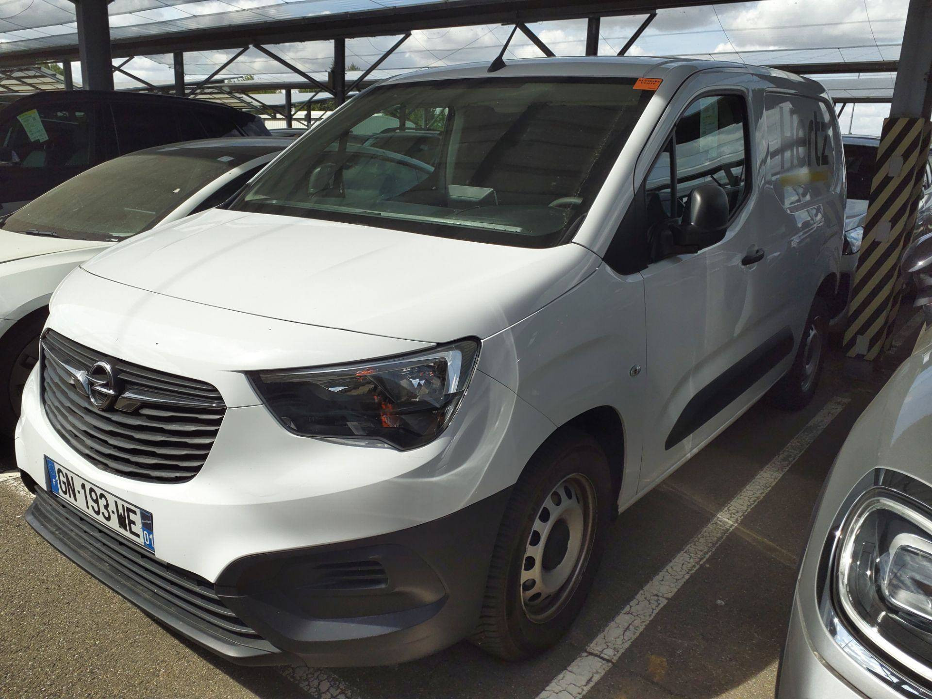 OPEL COMBO CARGO TAILLE M 950 KG BLUEHDI 100 CV BVM6
