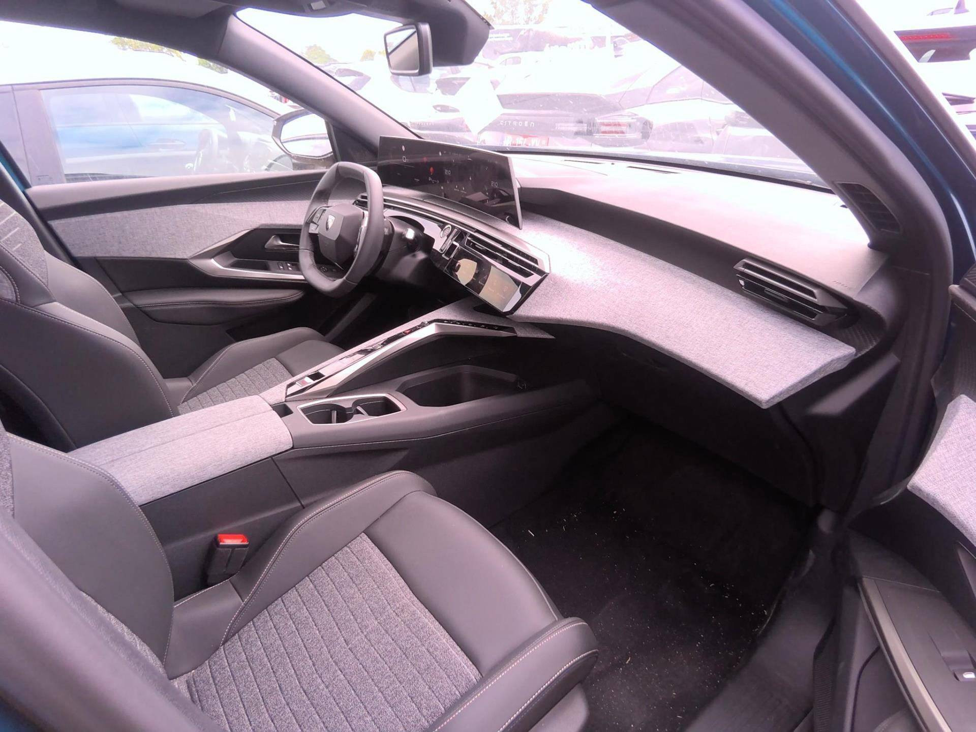 PEUGEOT 5008 ALLURE Hybrid 145 CV e-DCS6 