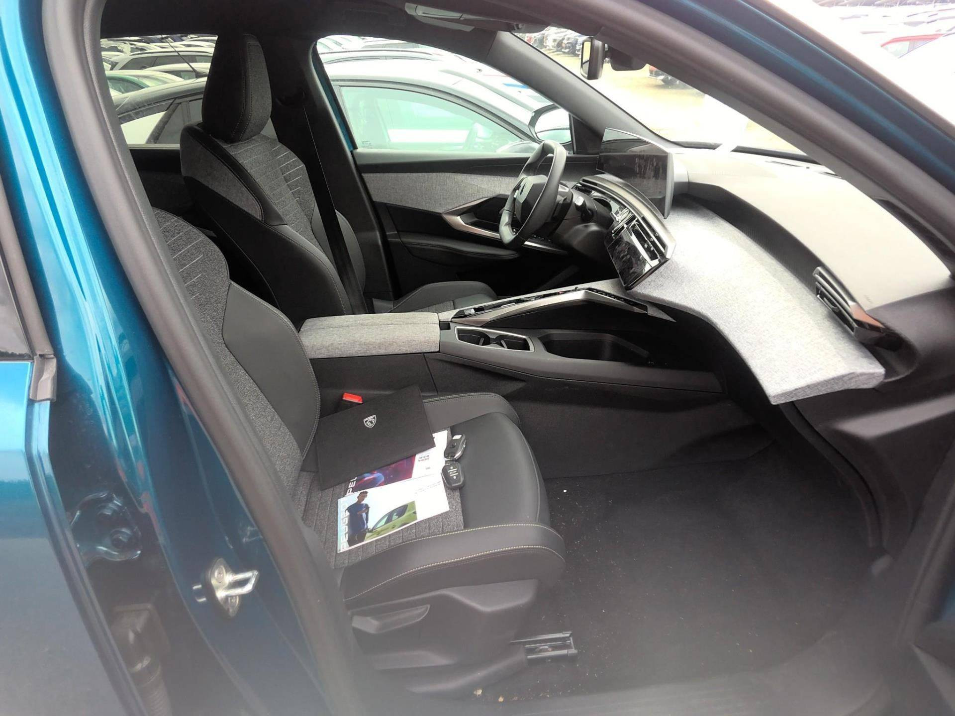 PEUGEOT 5008 ALLURE Hybrid 145 CV e-DCS6 
