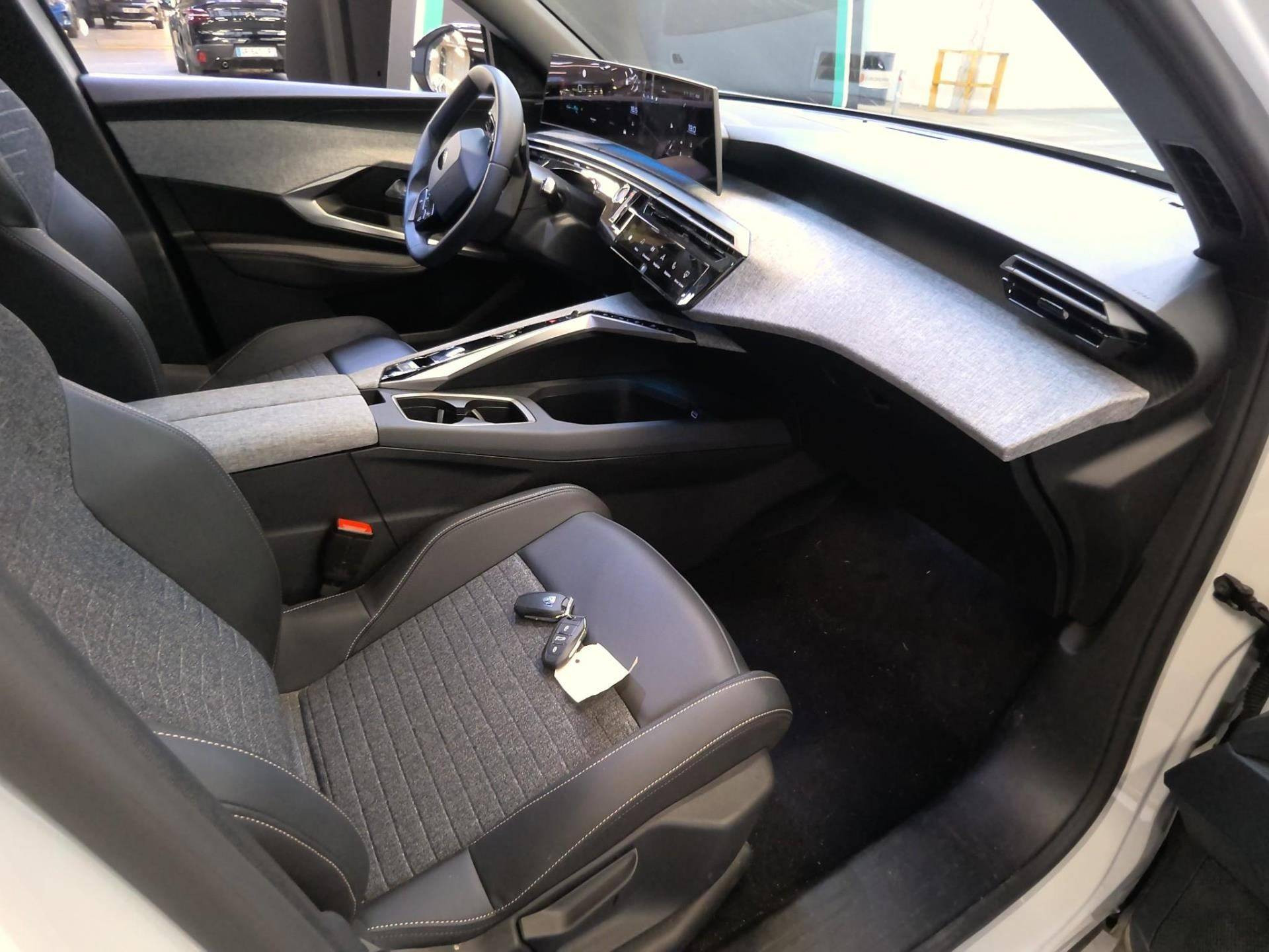 PEUGEOT 3008 210 ch 73 kWh Allure