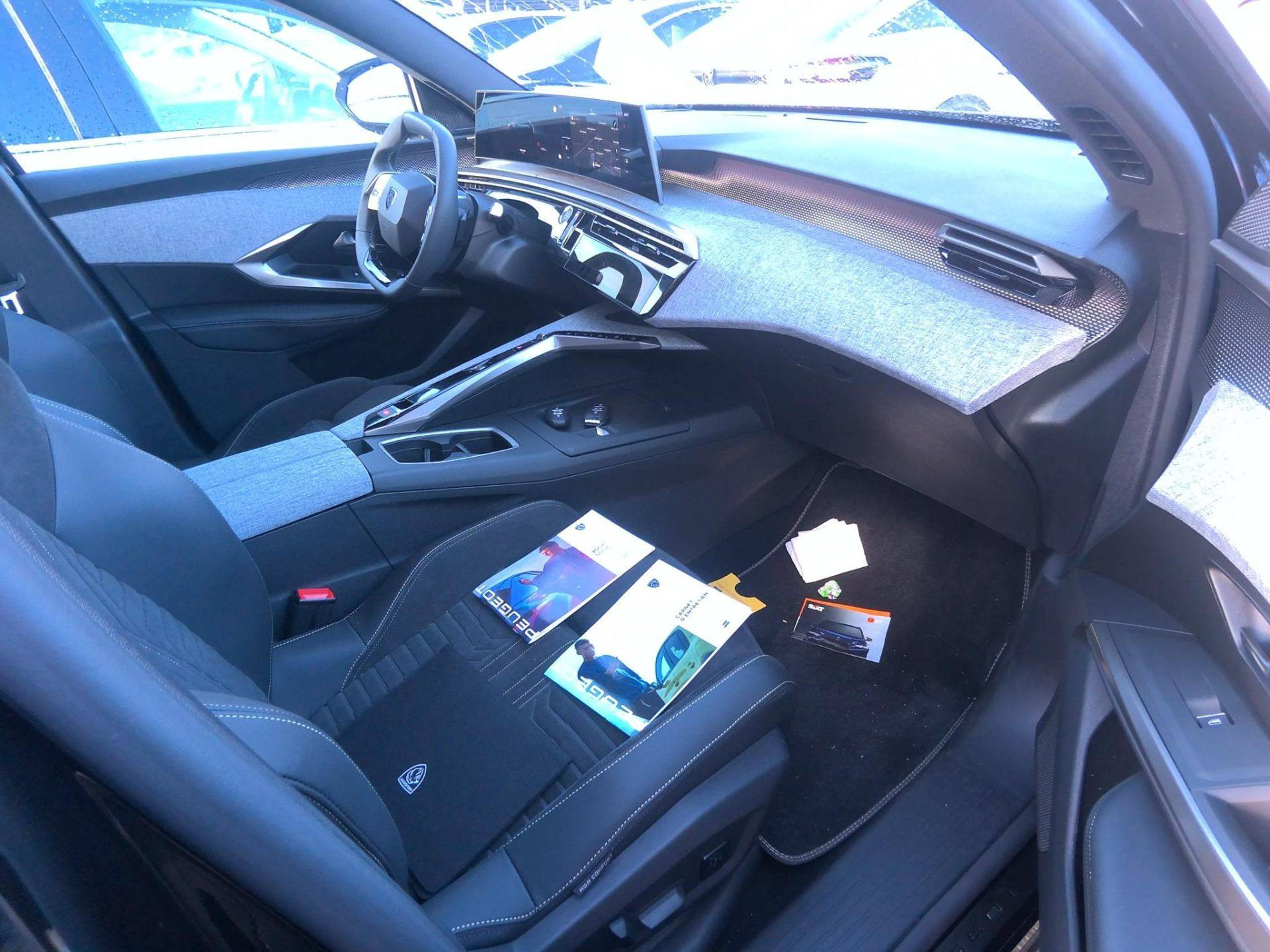 PEUGEOT 5008 GT Hybrid 145 CV e-DCS6 