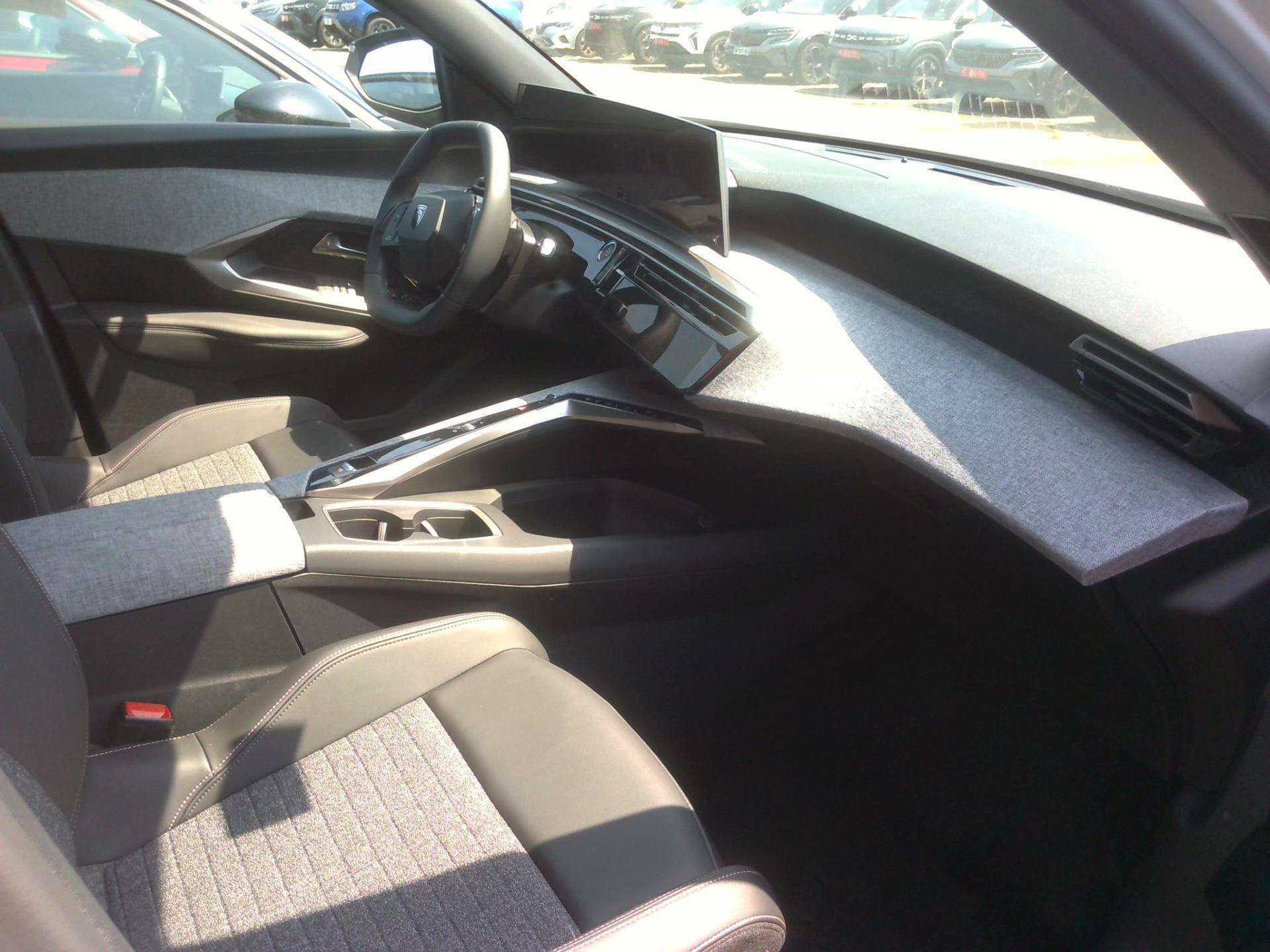 PEUGEOT 5008 ALLURE Hybrid 145 CV e-DCS6 