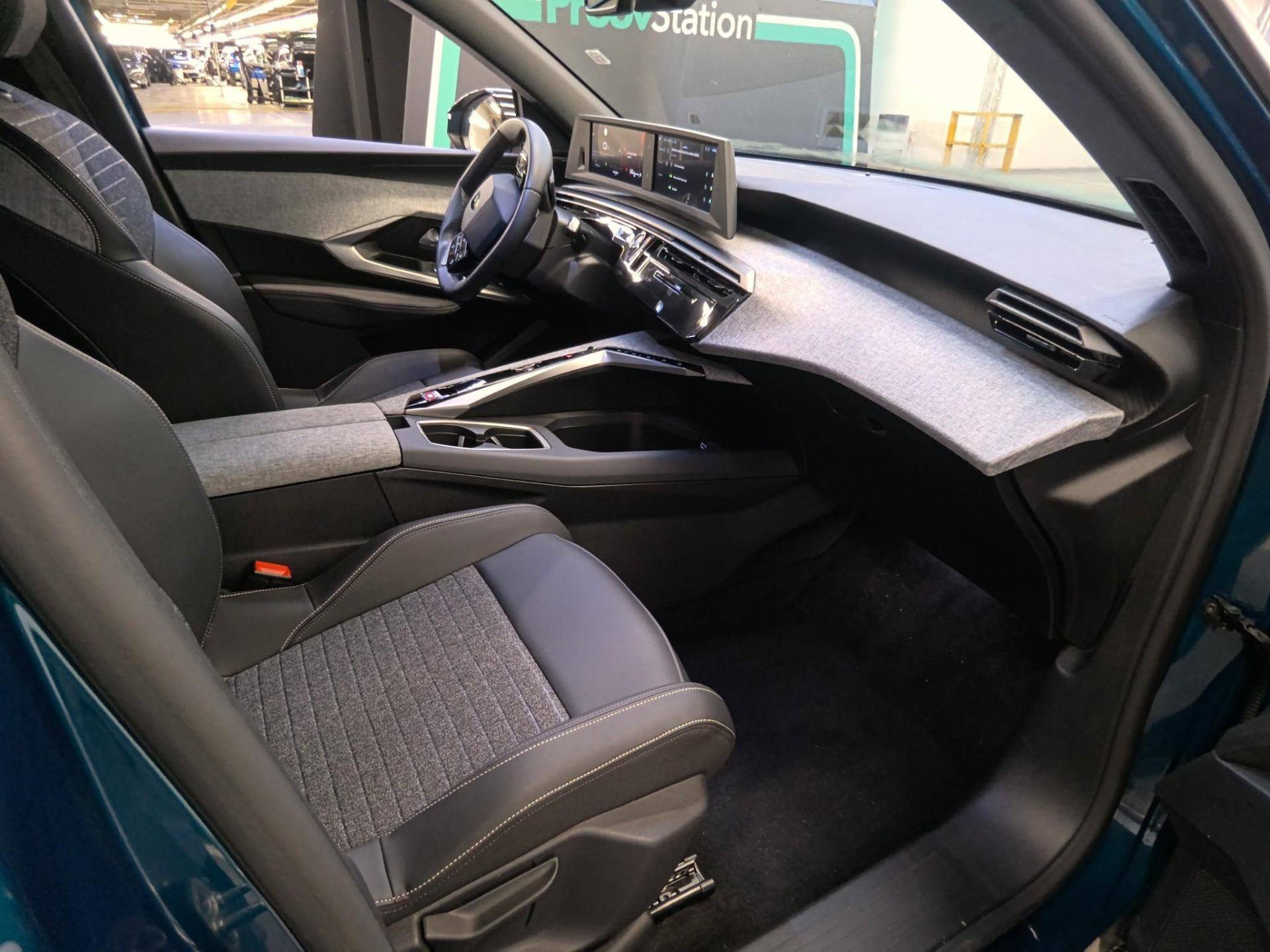 PEUGEOT 5008 ALLURE Hybrid 145 CV e-DCS6 