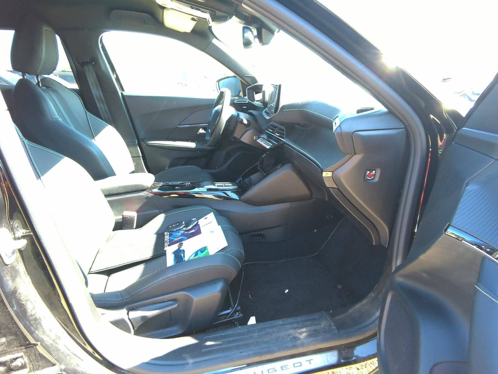 PEUGEOT 2008 Hybrid 145 ch e-DCS6 GT