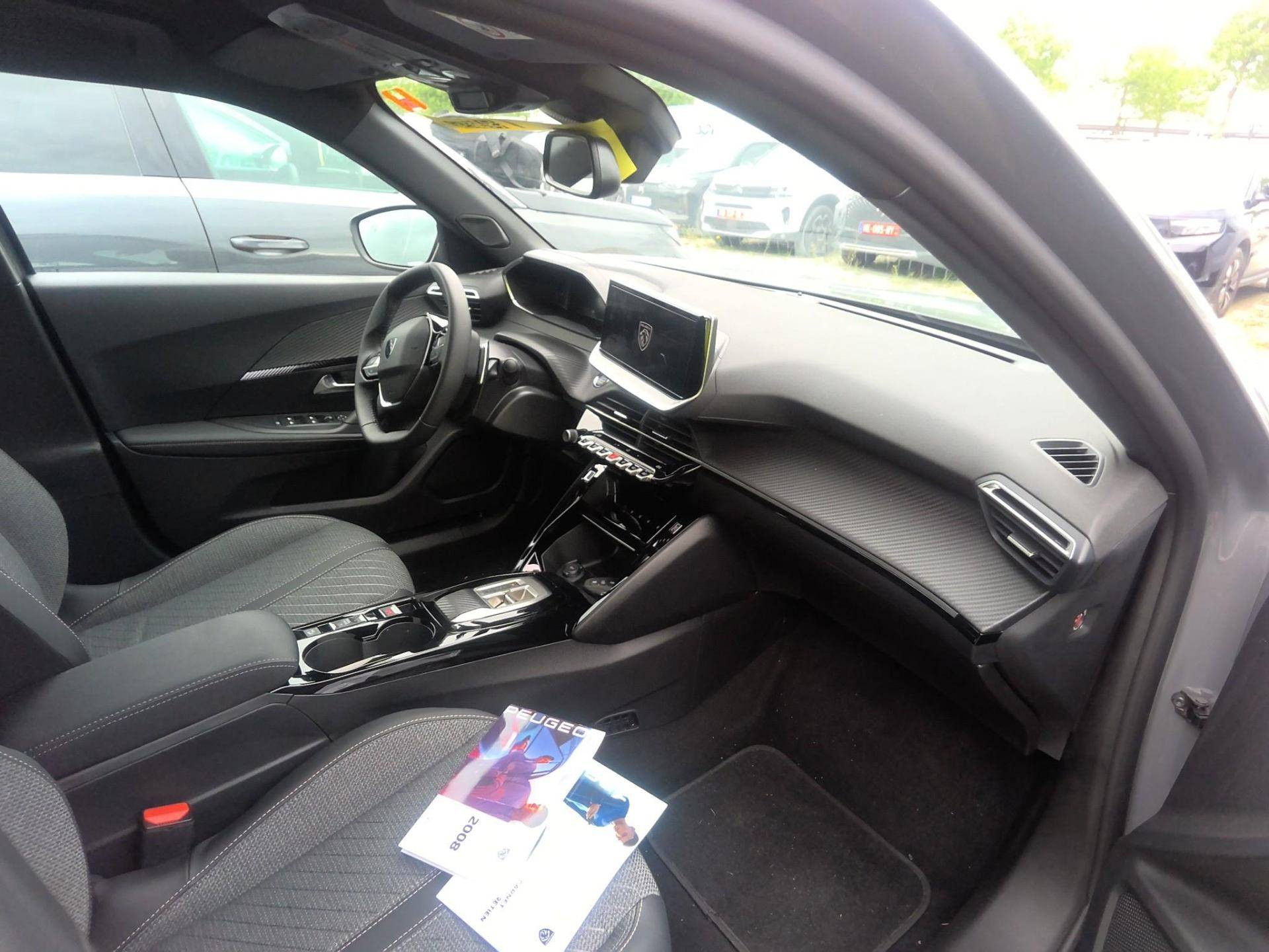 PEUGEOT 2008 Hybrid 145 ch e-DCS6 Allure