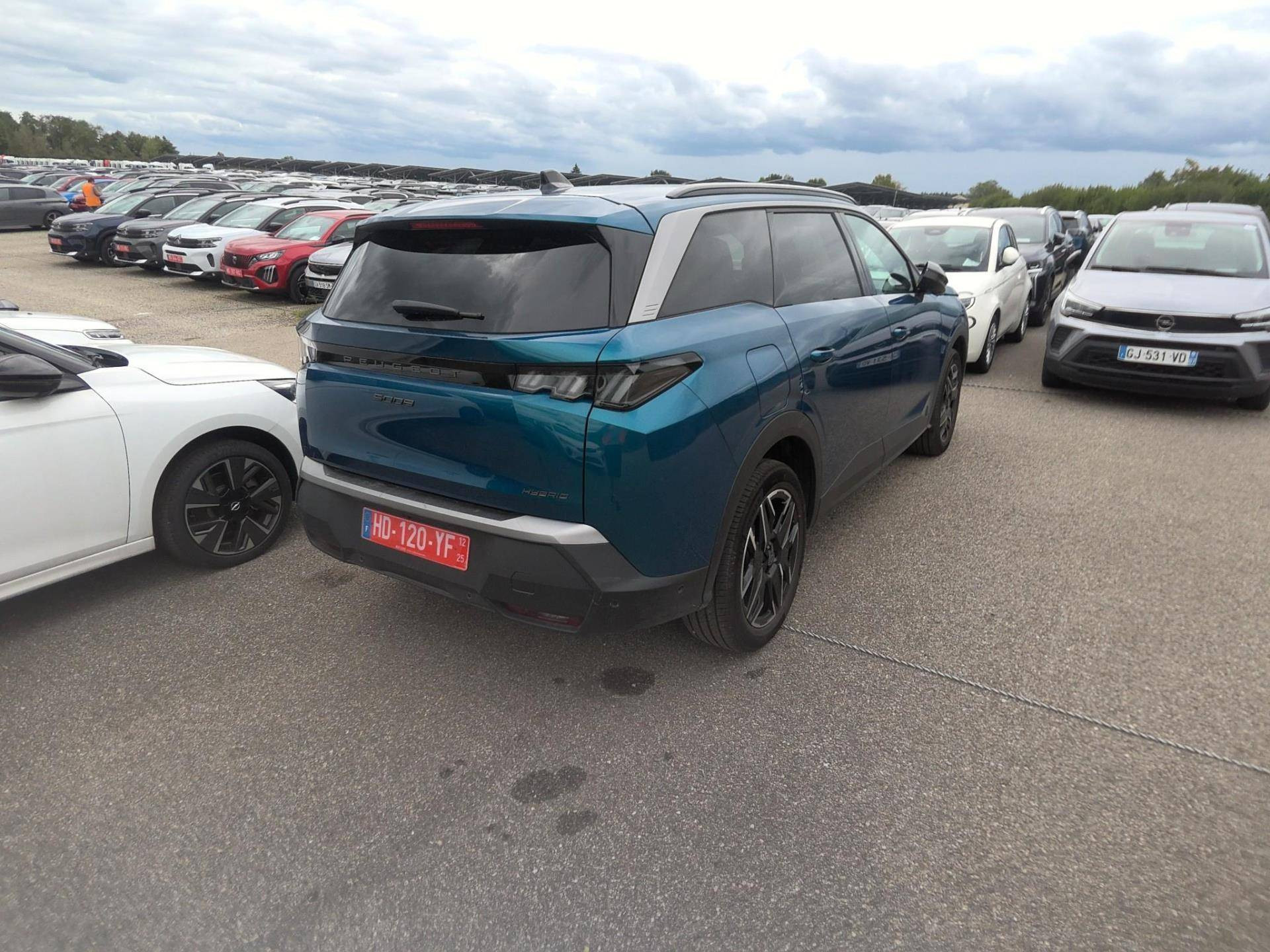 PEUGEOT 5008 ALLURE Hybrid 145 CV e-DCS6 