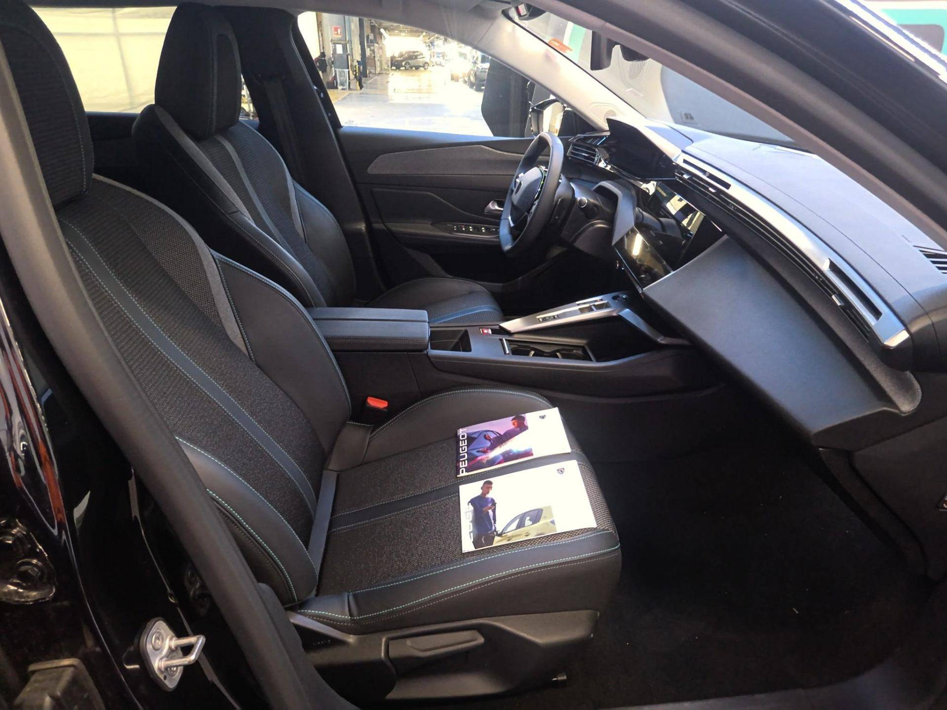 PEUGEOT 408 ALLURE Hybrid 136 e-DCS6