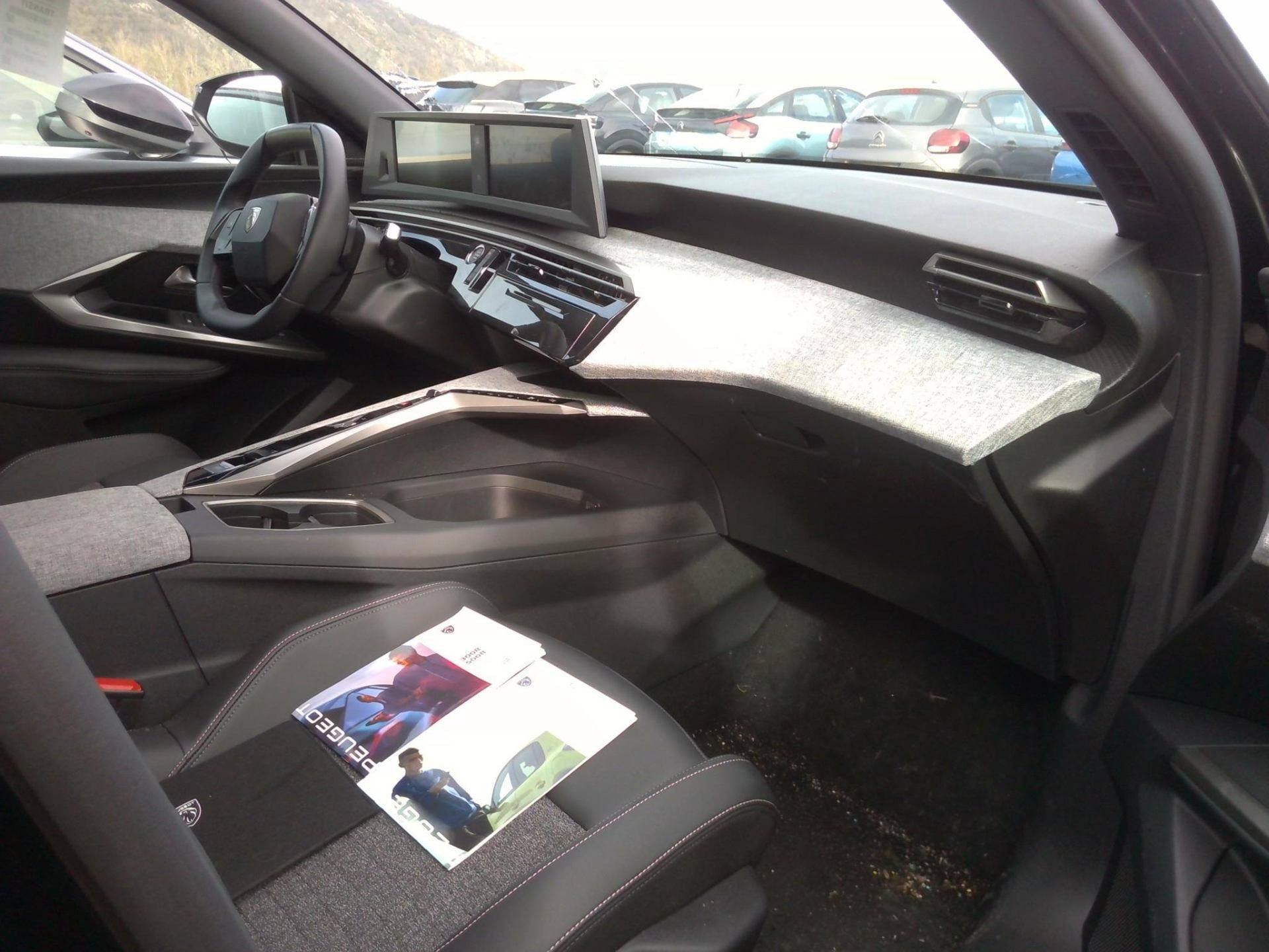 PEUGEOT 5008 ALLURE Hybrid 145 CV e-DCS6 