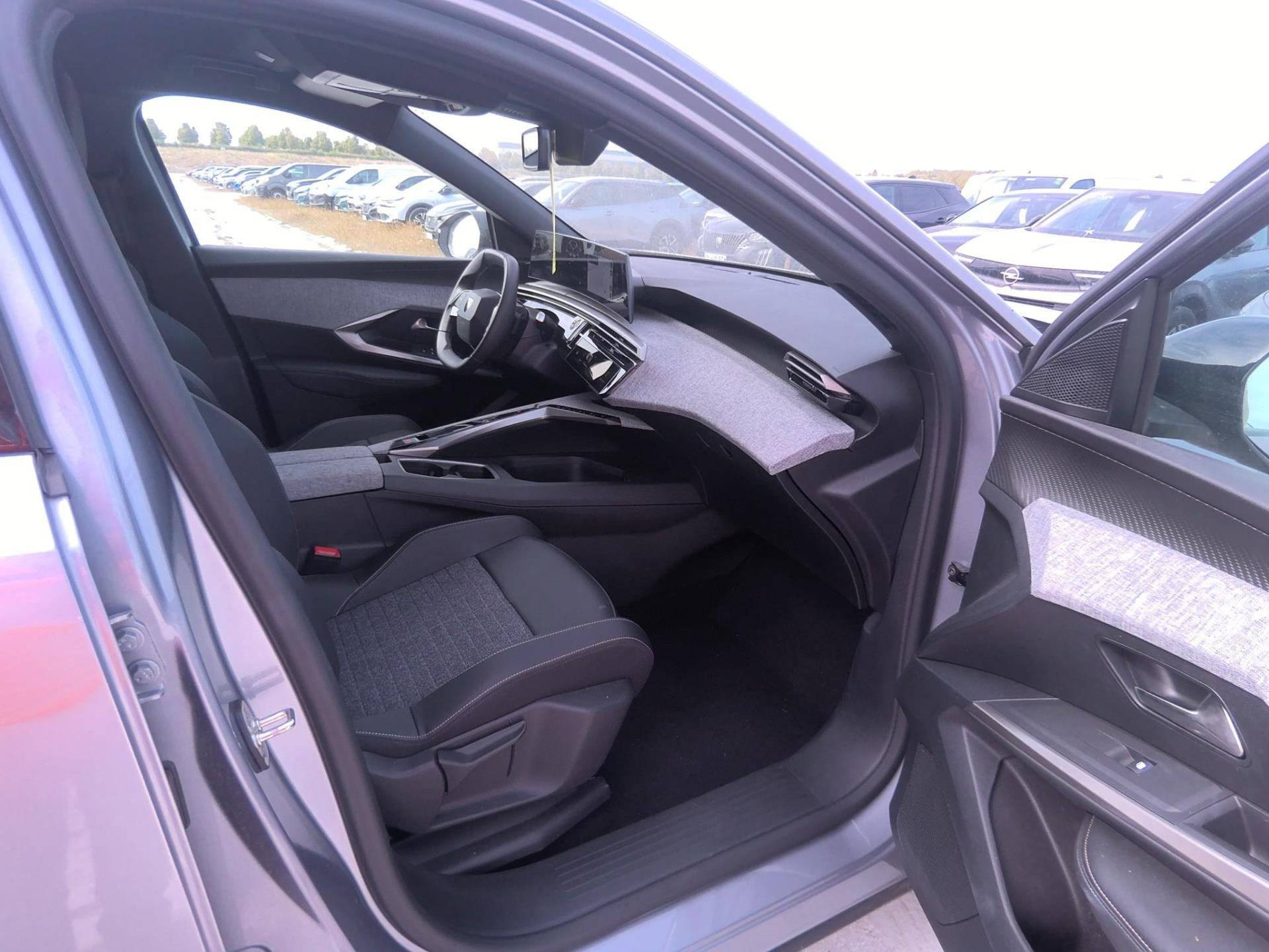 PEUGEOT 3008 210 ch 73 kWh Allure