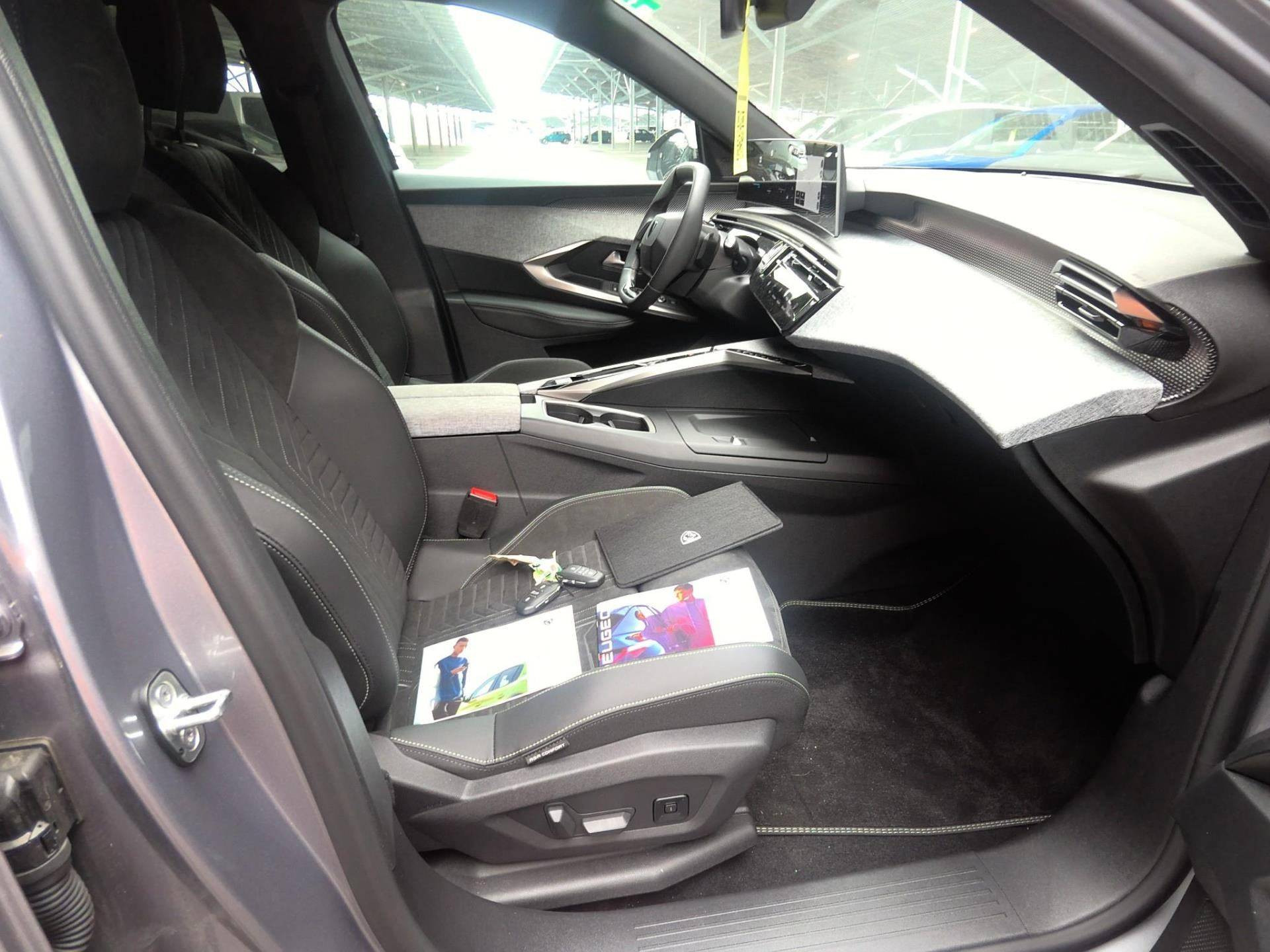 PEUGEOT 5008 Plug-in Hybrid 225 ch e-DCS7 GT