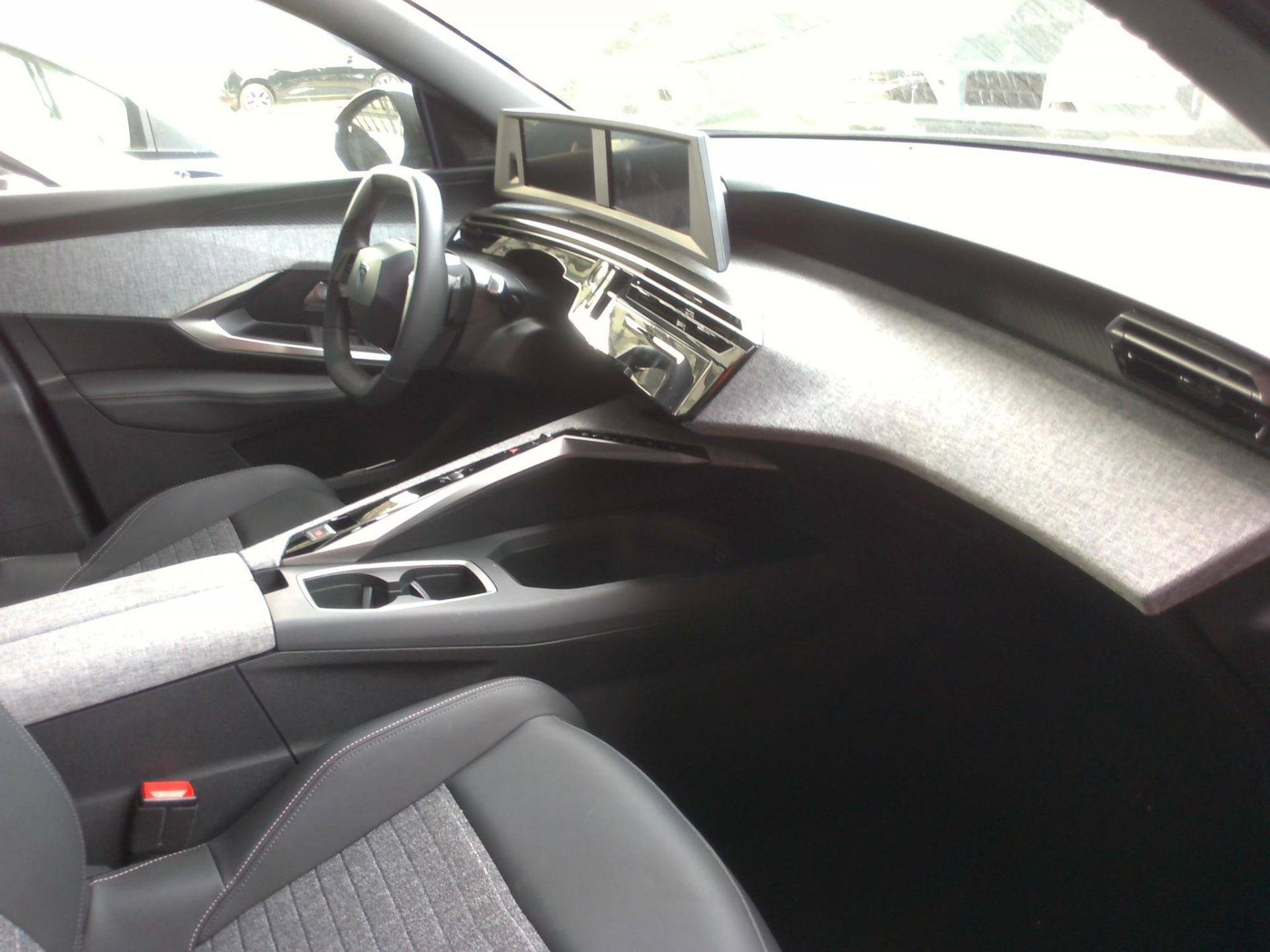 PEUGEOT 5008 ALLURE Hybrid 145 CV e-DCS6 