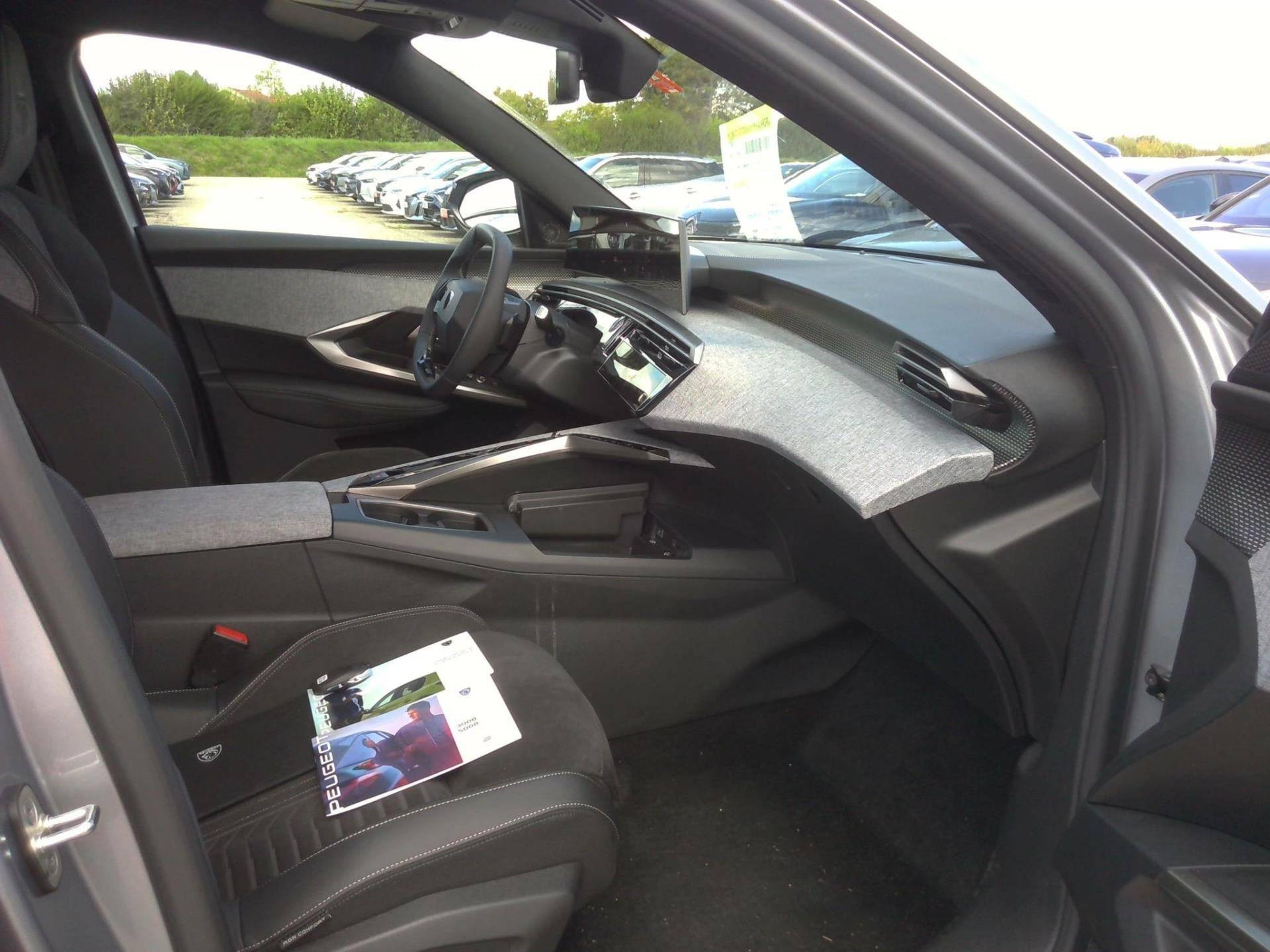 PEUGEOT 5008 GT Hybrid 145 CV e-DCS6 