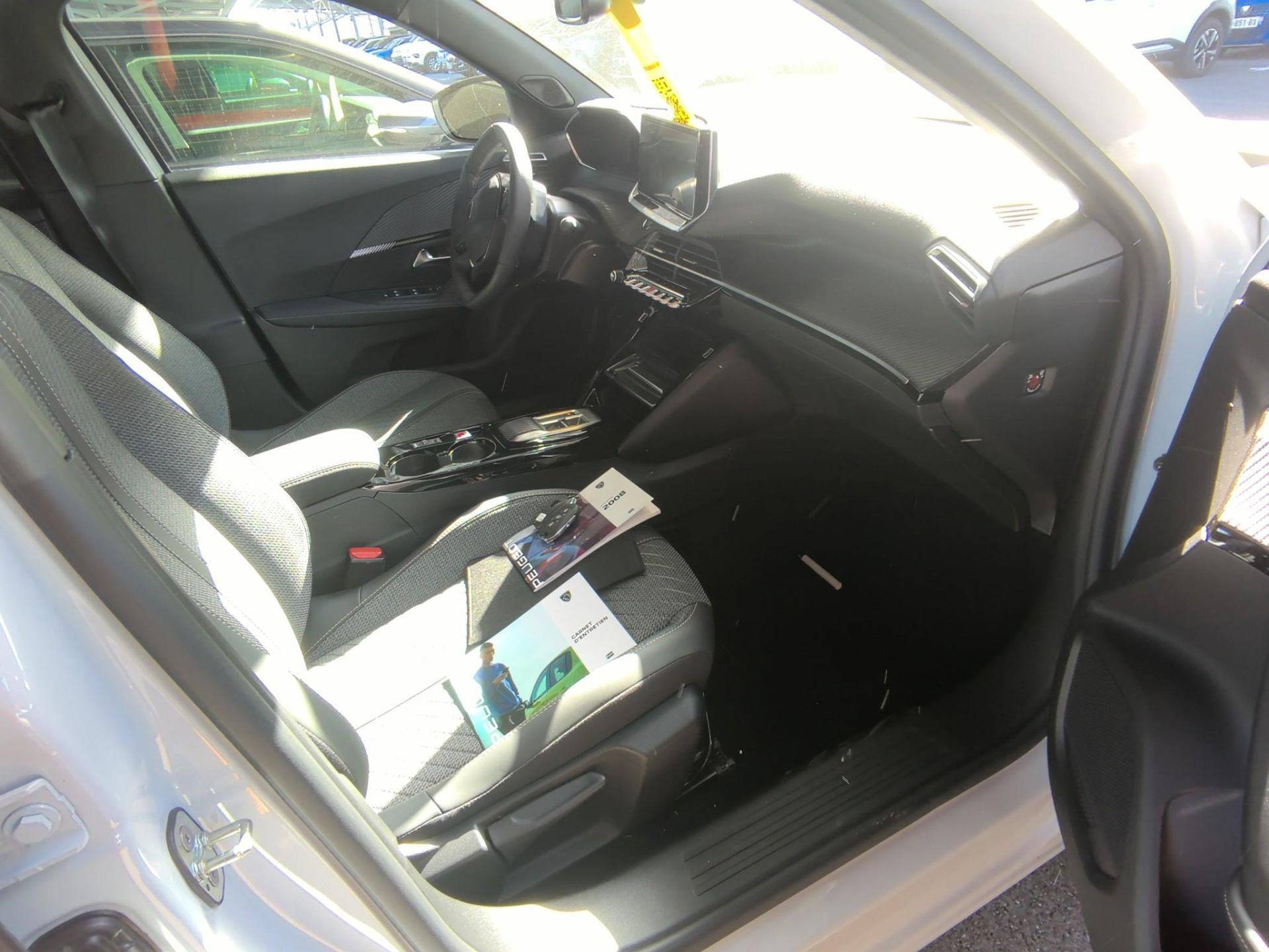 PEUGEOT 2008 Hybrid 145 ch e-DCS6 Allure