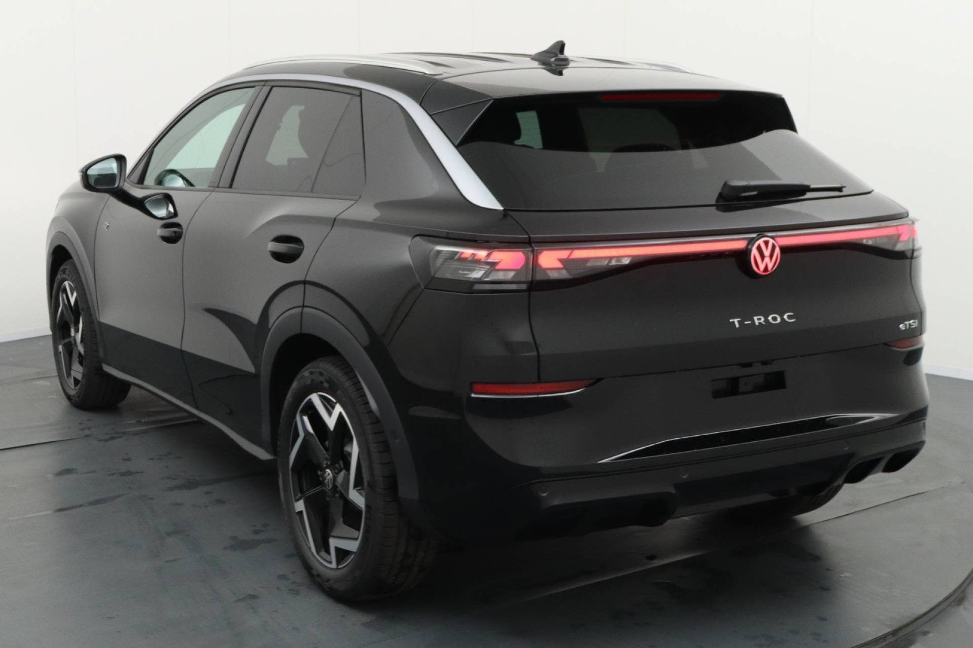 VOLKSWAGEN T-ROC 1.5 eTSI Hybrid 150 ch DSG7 R-Line