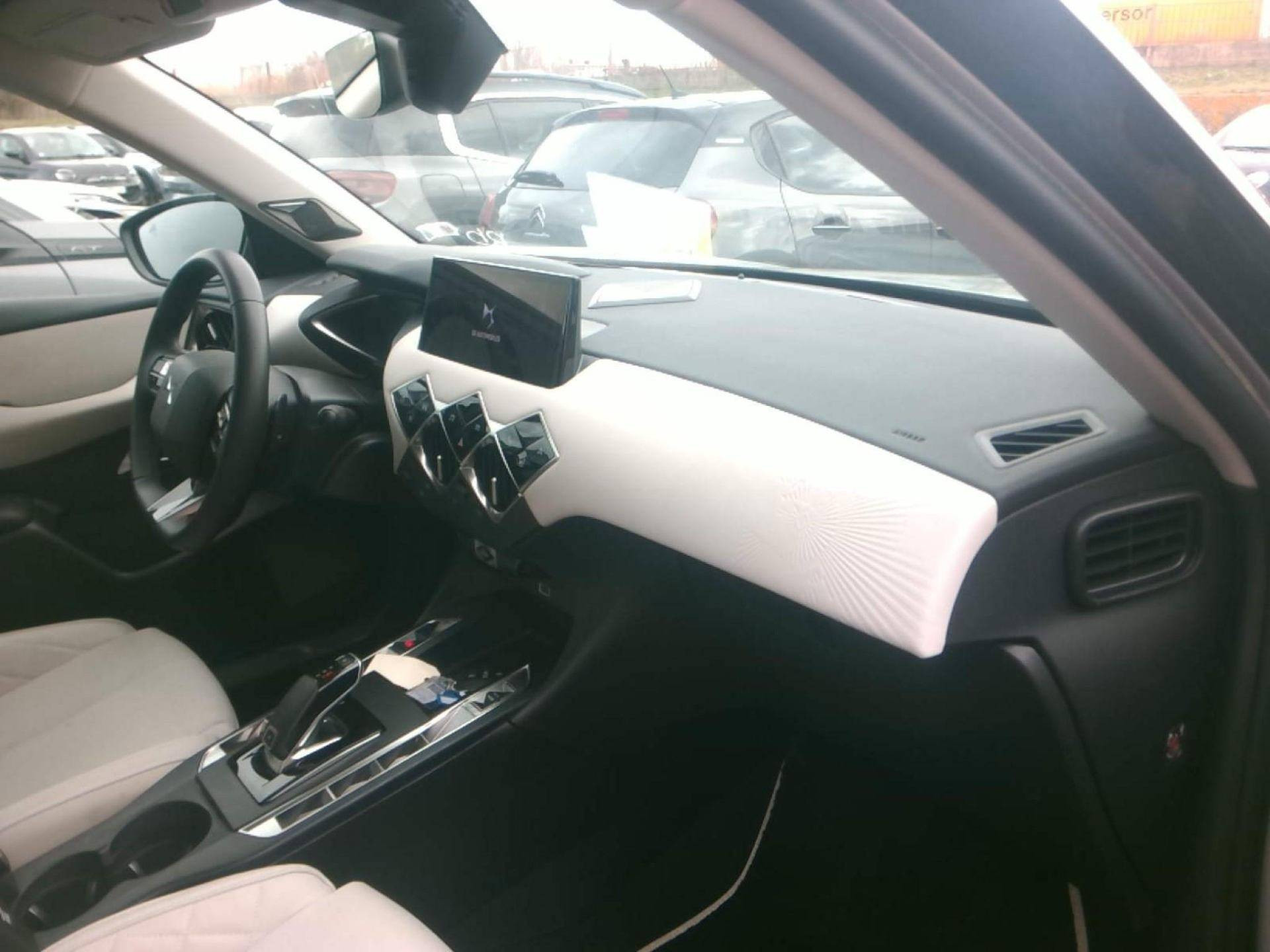 DS DS 3 ESPRIT DE VOYAGE PureTech 130 CV EAT8