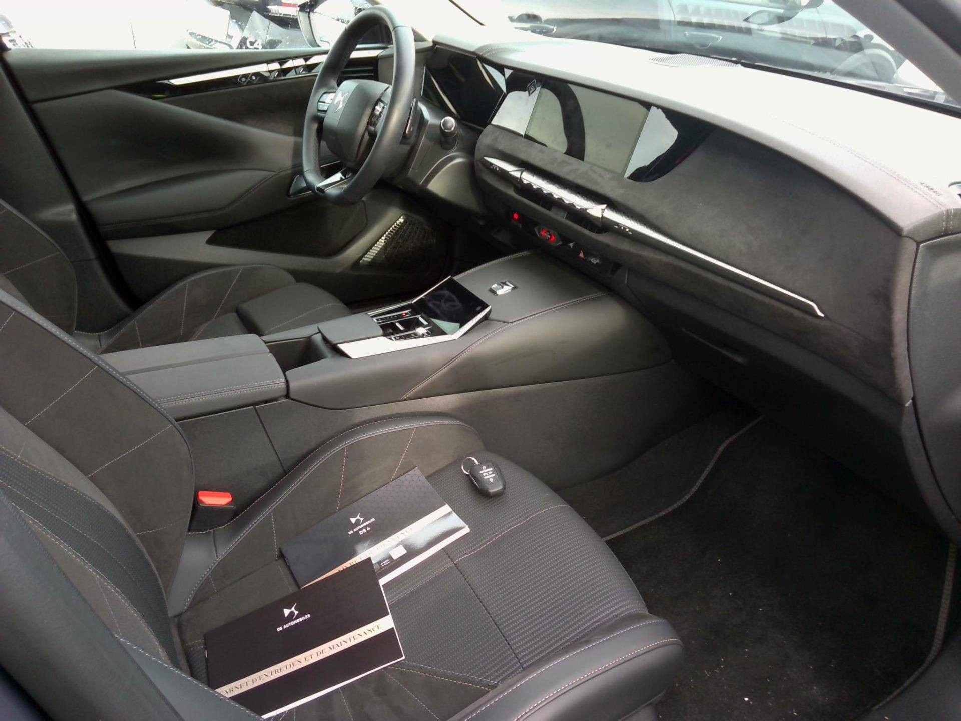 DS DS 4 ETOILE Hybride 136 e-DCT6 + Alcantara