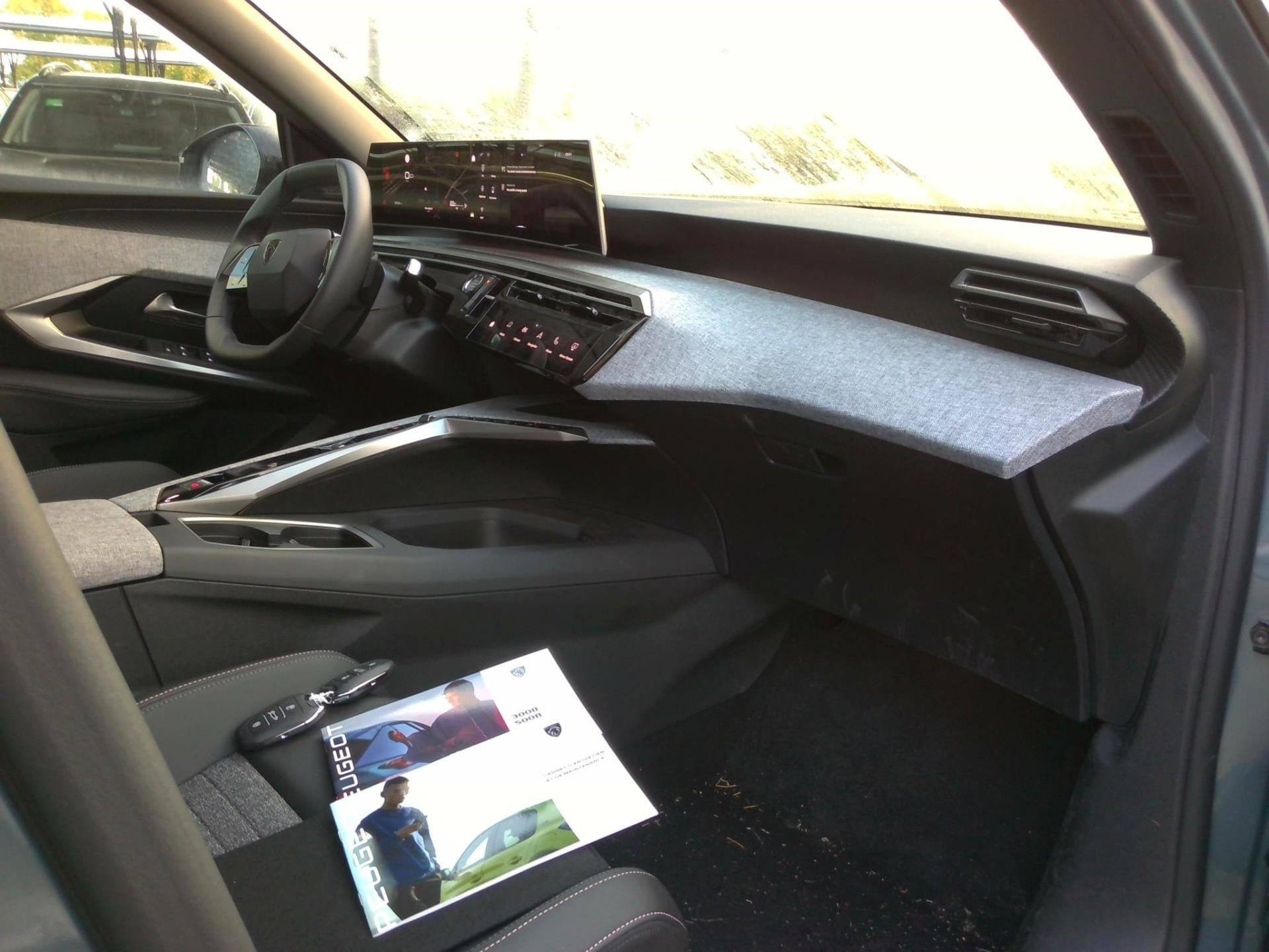 PEUGEOT 5008 ALLURE Hybrid 145 CV e-DCS6 