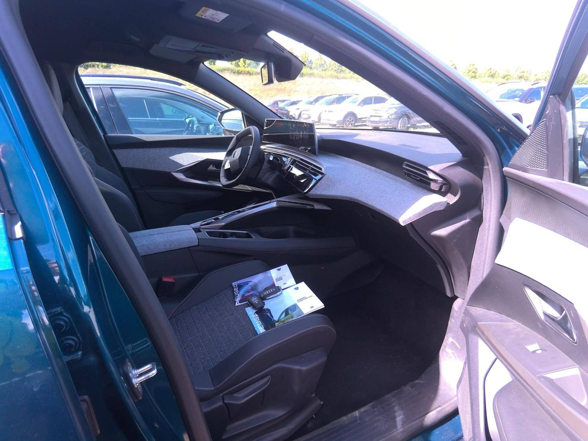 PEUGEOT 5008 ALLURE Hybrid 145 CV e-DCS6 