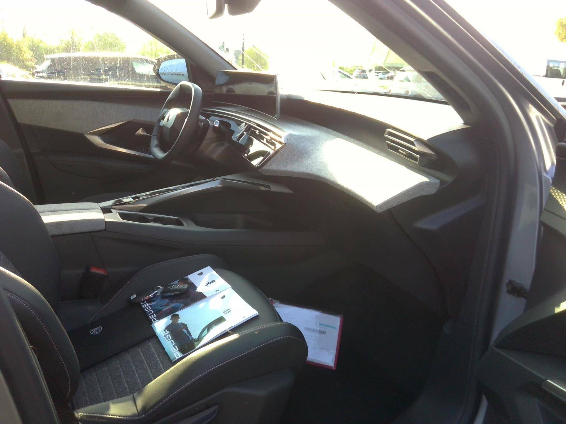 PEUGEOT 3008 ALLURE BUSINESS Hybrid 145 CV e-DCS6 