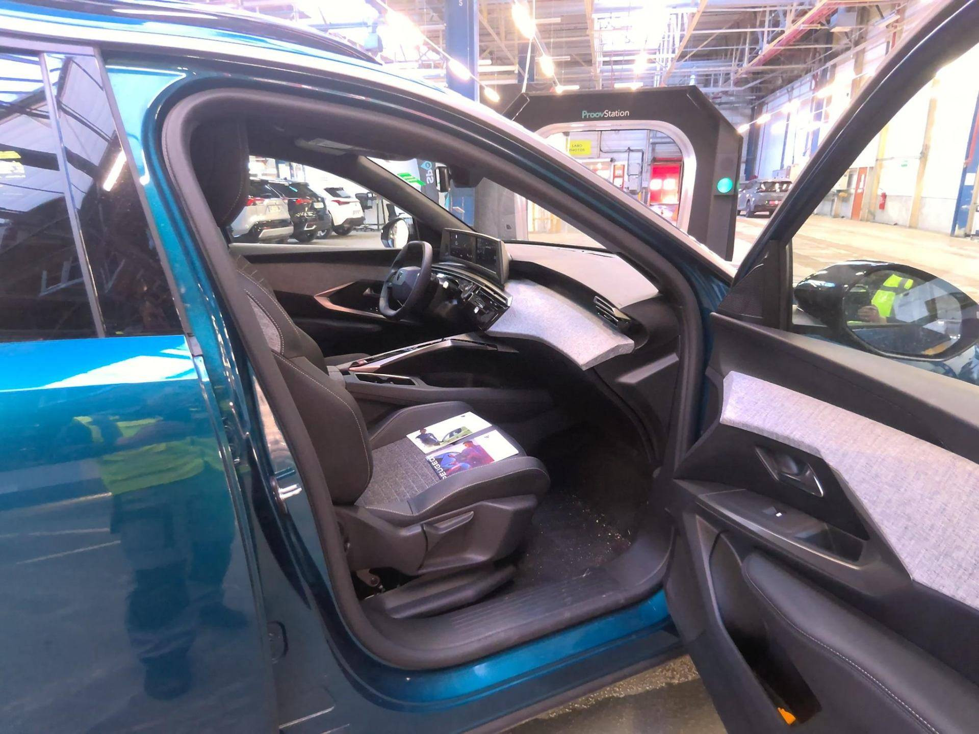 PEUGEOT 5008 ALLURE Hybrid 145 CV e-DCS6 