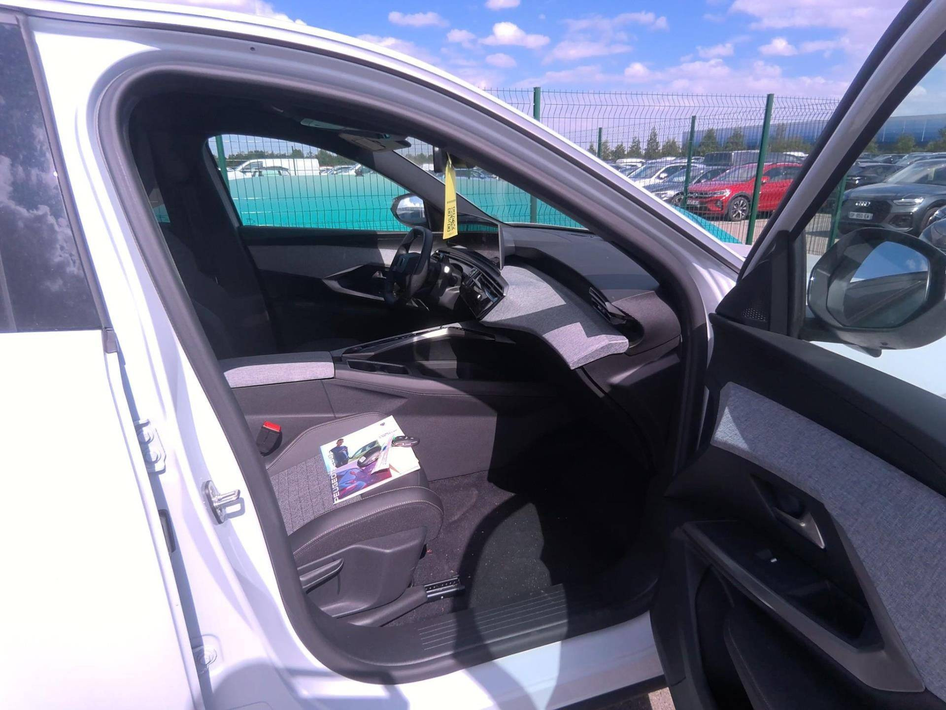 PEUGEOT 3008 ALLURE Hybrid 145 CV e-DCS6 