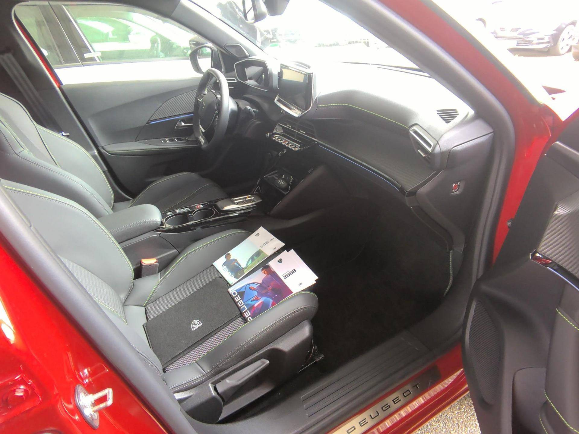 PEUGEOT 2008 Hybrid 145 ch e-DCS6 GT