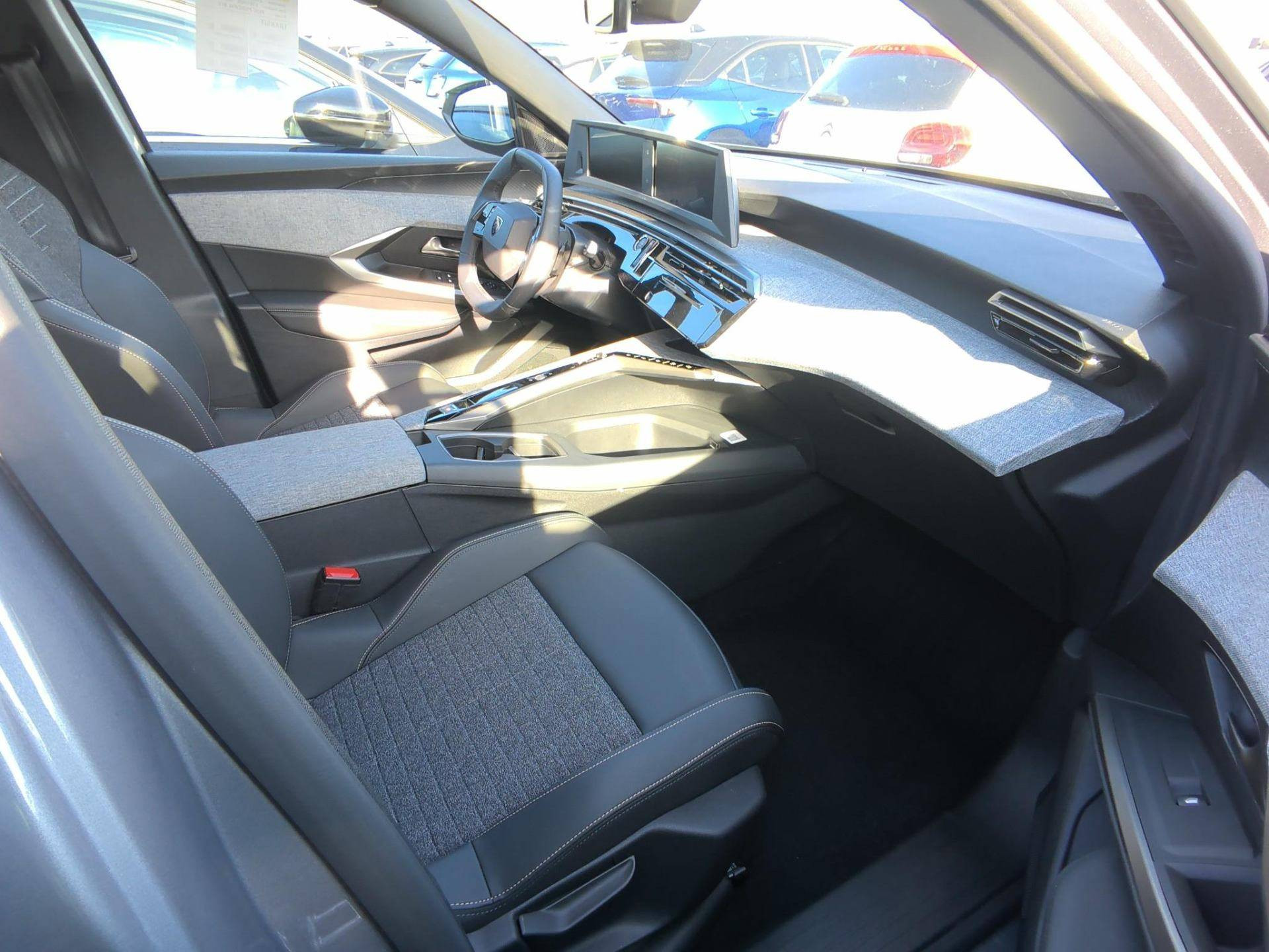 PEUGEOT 5008 ALLURE Hybrid 145 CV e-DCS6 