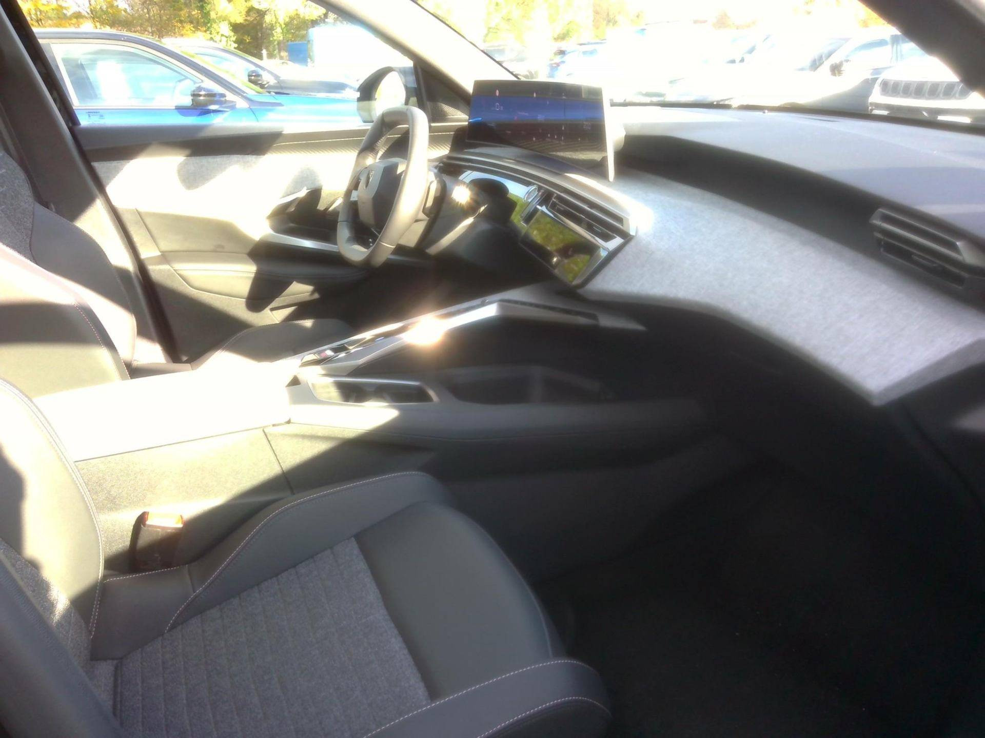 PEUGEOT 3008 210 ch 73 kWh Allure