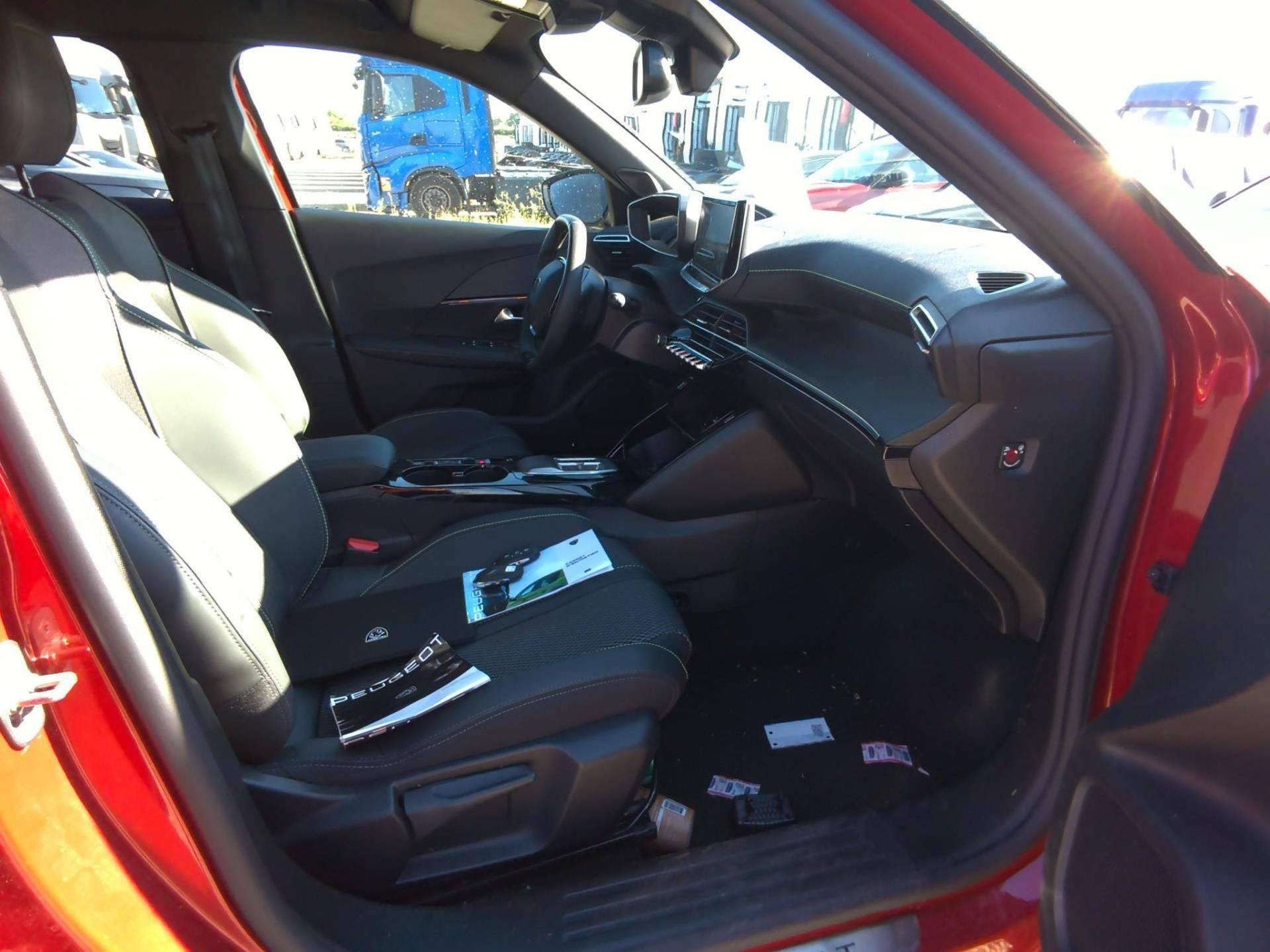 PEUGEOT 2008 Hybrid 145 ch e-DCS6 GT