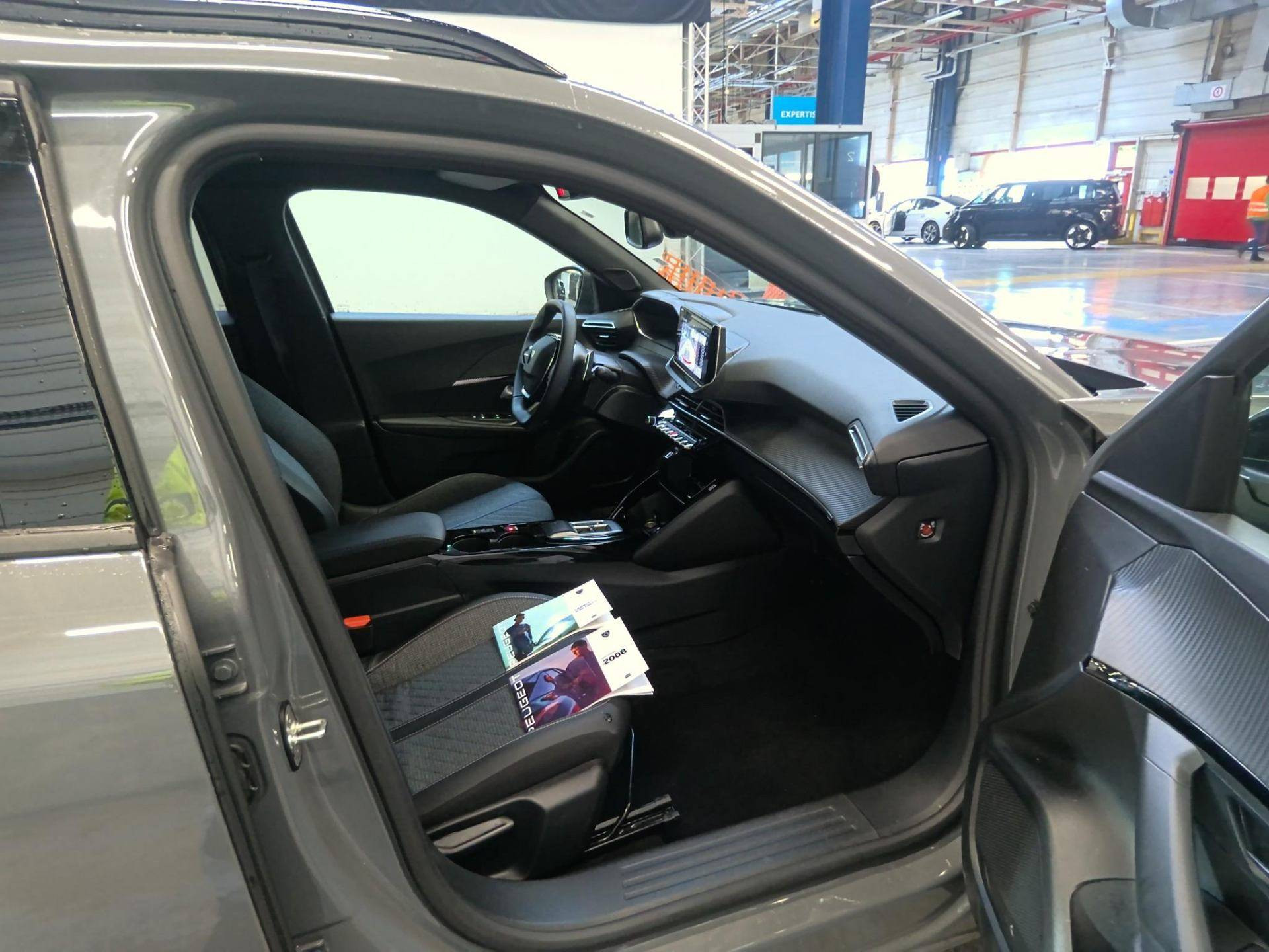 PEUGEOT 2008 ALLURE PURETECH 130 CV EAT8