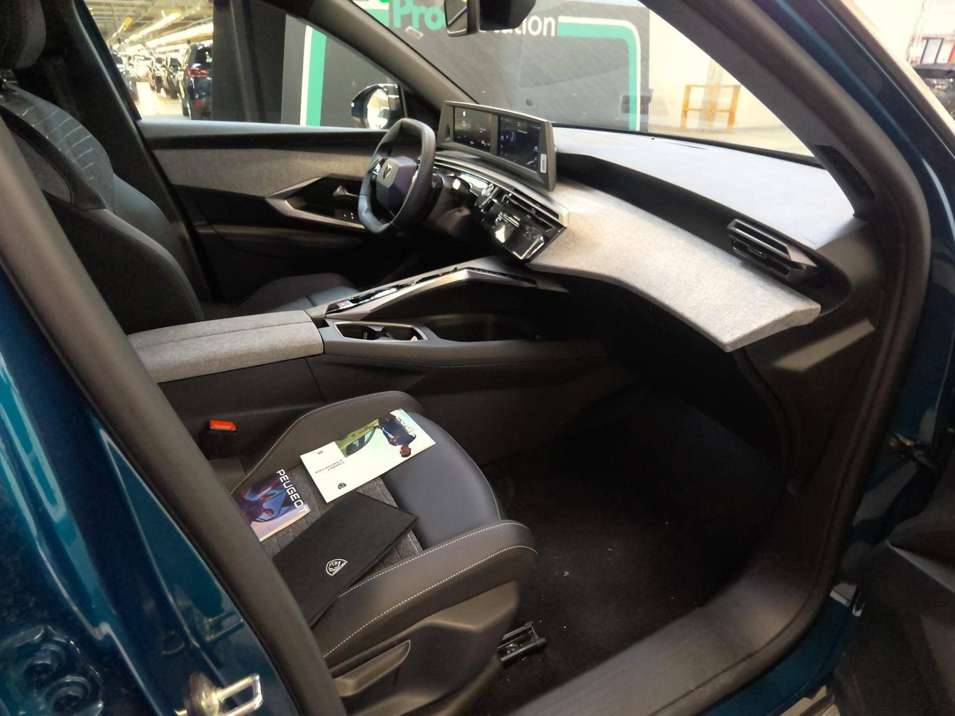 PEUGEOT 5008 ALLURE Hybrid 145 CV e-DCS6 