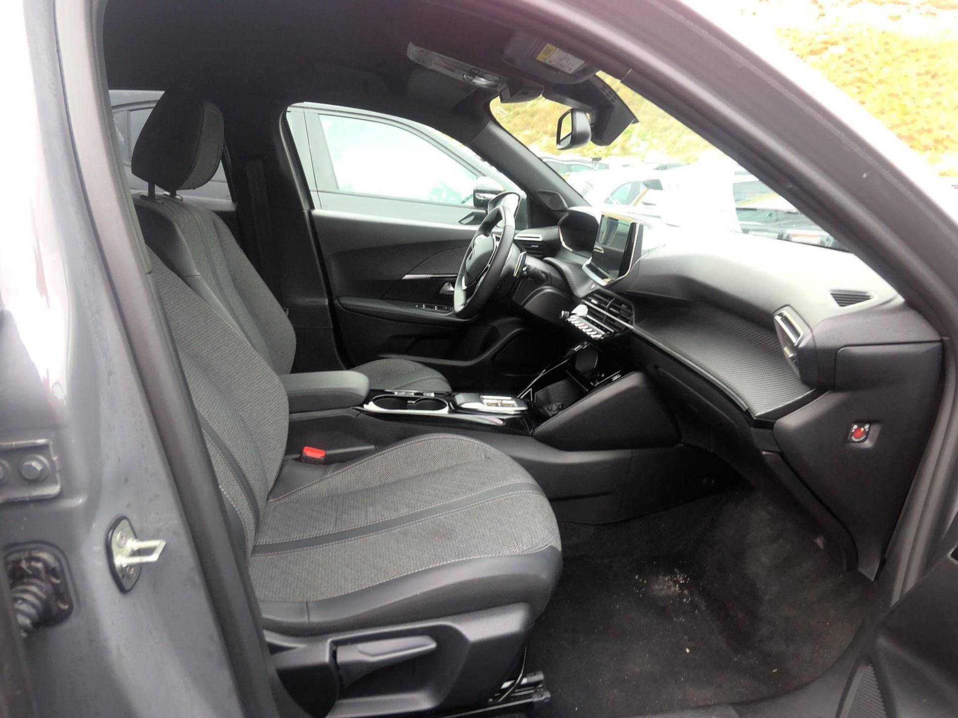 PEUGEOT 2008 ALLURE PURETECH 130 CV EAT8