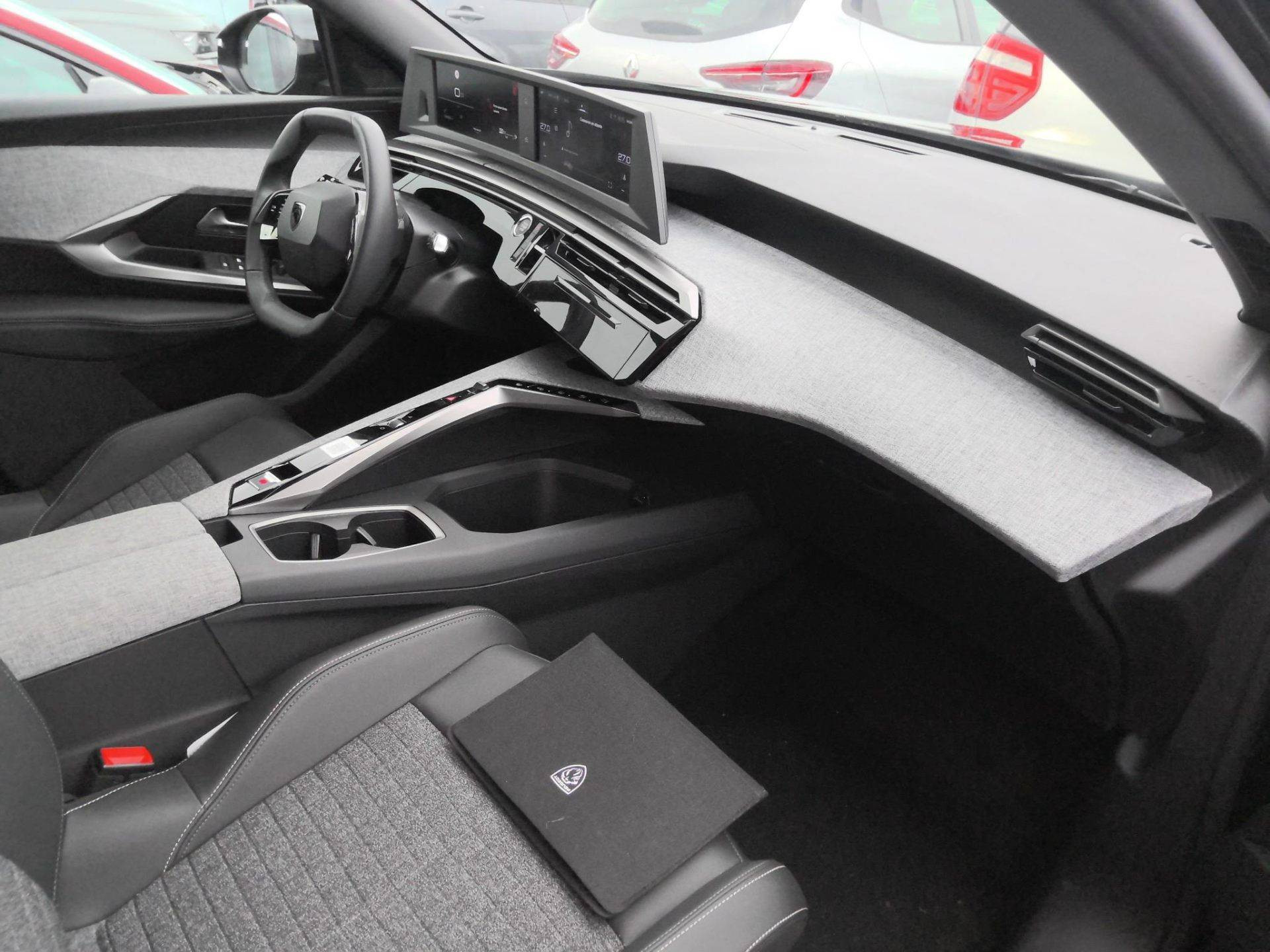 PEUGEOT 5008 ALLURE Hybrid 145 CV e-DCS6 